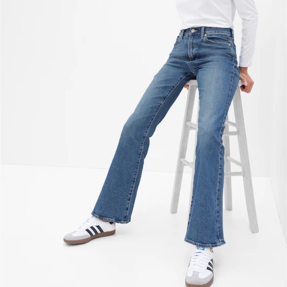 GAP Hi-Rise Flare Jeans 10 Regular Medium Wash Bootcut - Picture 1 of 9